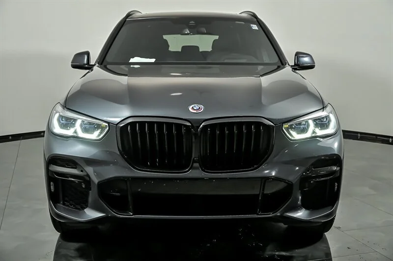 Used 2022  BMW M50i image 4
