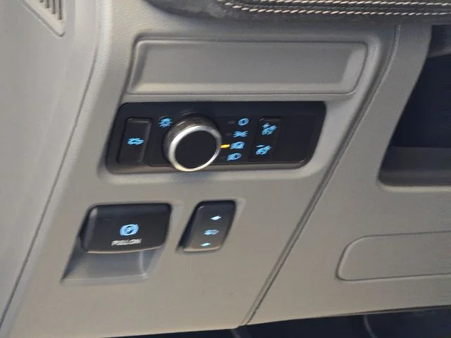 2025 Ford F-150 Lightning Flash - Photo 6