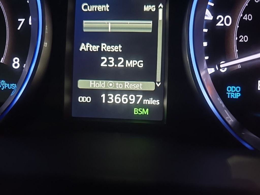 Used 2019 Silver Toyota XLE image 23