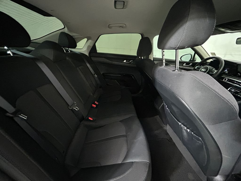 Used 2021 White Kia LXS image 17