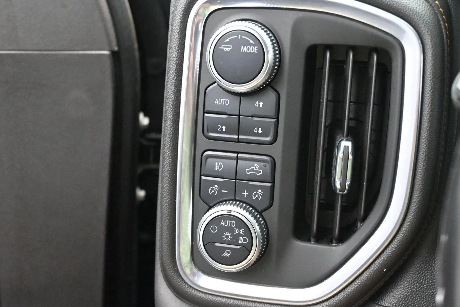 Used 2020 ONYX BLACK GMC AT4 image 21