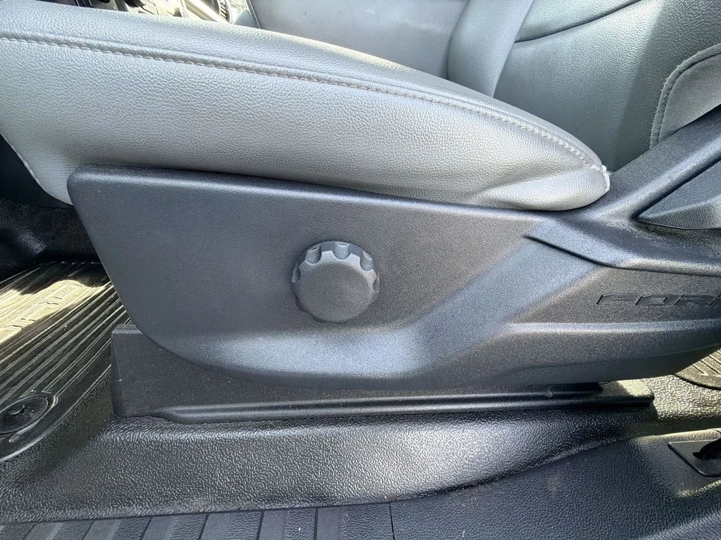 Used 2025 White Ford XL image 18