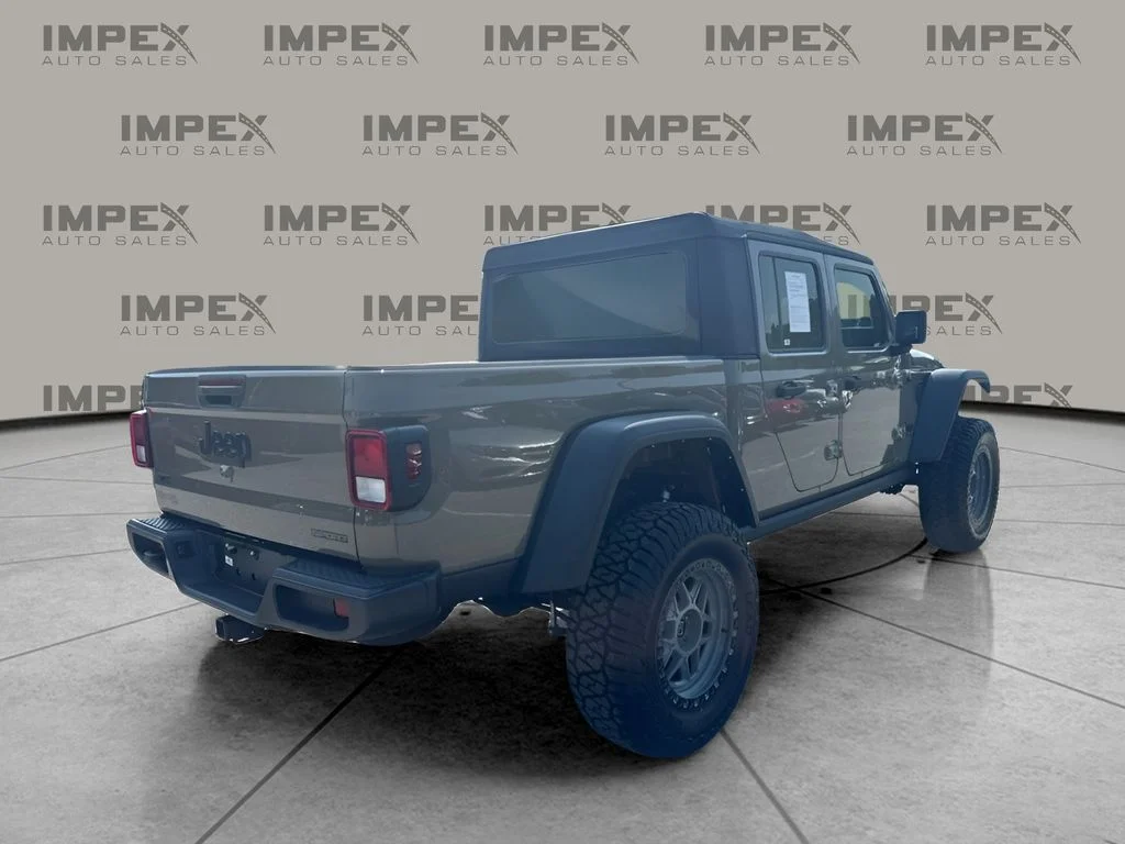 Used 2020 Green Jeep Sport image 3