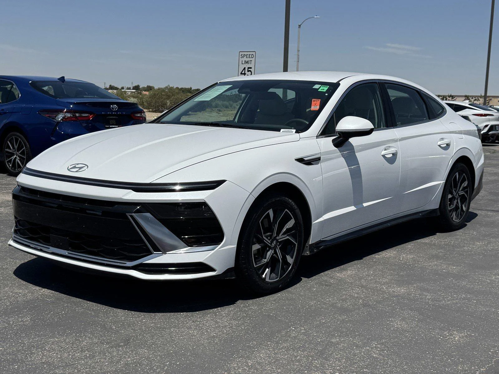 Used 2024 Serenity White Hyundai SEL image 3