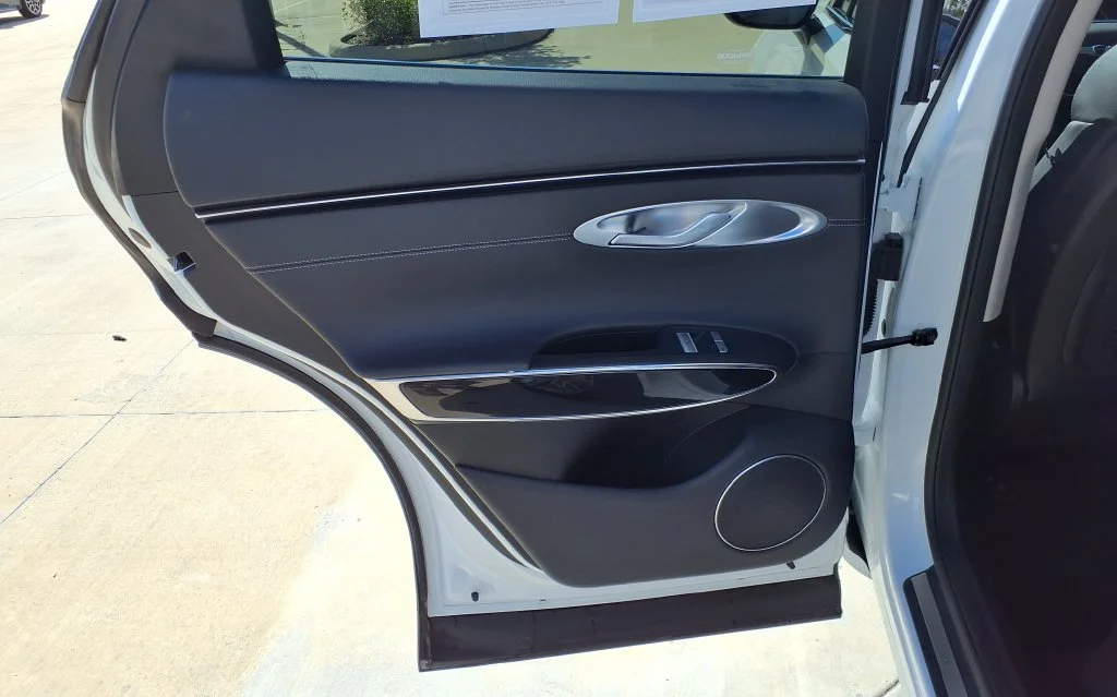 Used 2025 White Genesis 2.5T image 13