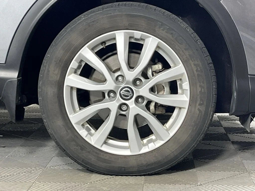 Used 2022 Gray Nissan S image 14