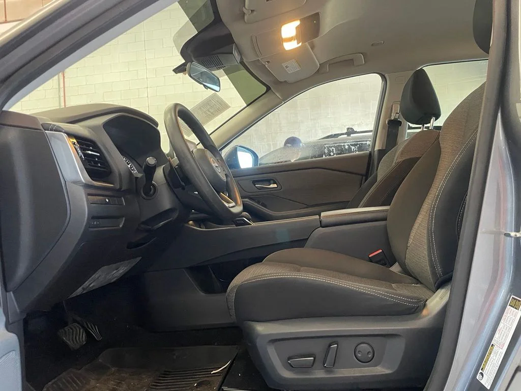 Used 2022 Gray Nissan SV image 10