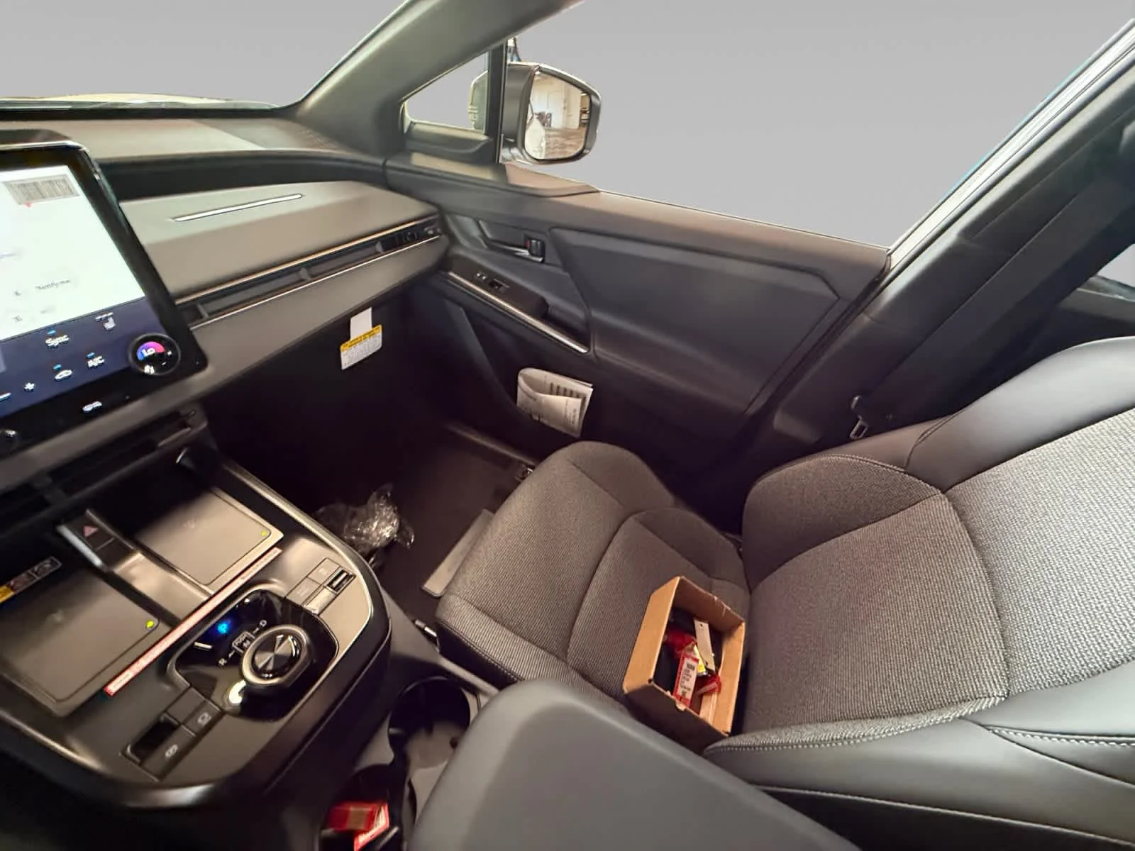 2026 Toyota bZ XLE - Photo 21