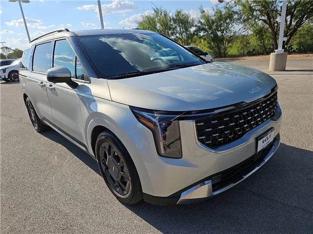 Used 2025 Ivory Silver KIA SX Passenger image 6