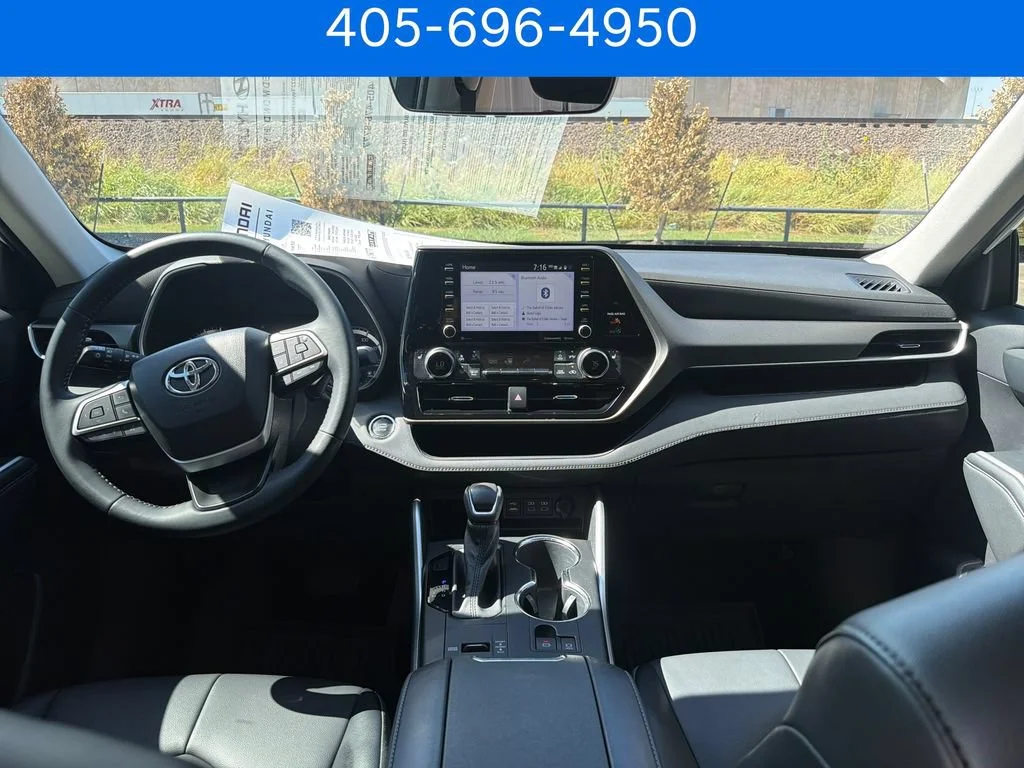 Pre-Owned 2022 Toyota Highlander XLE
