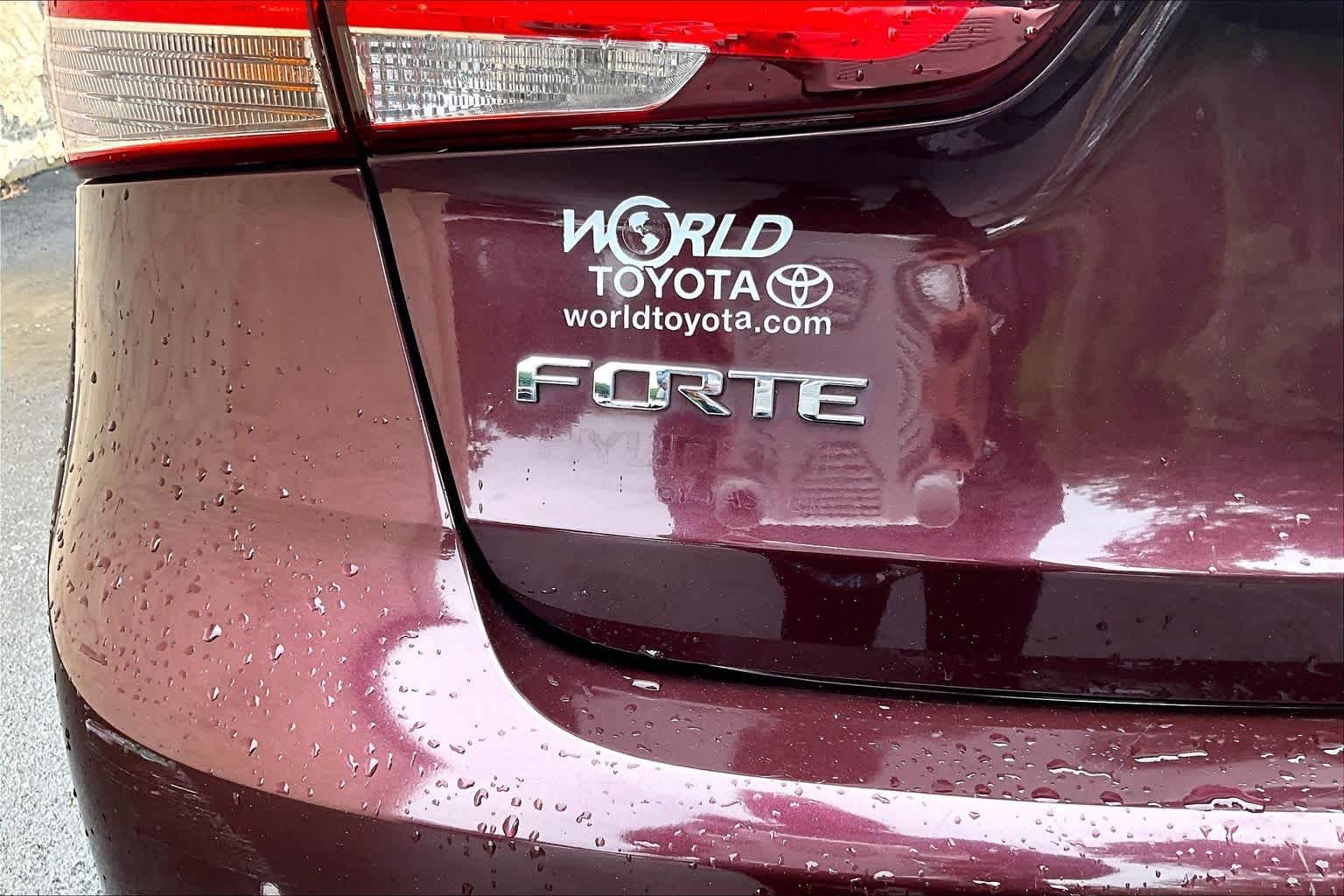 Used 2018 Garnet Red Kia LX image 9
