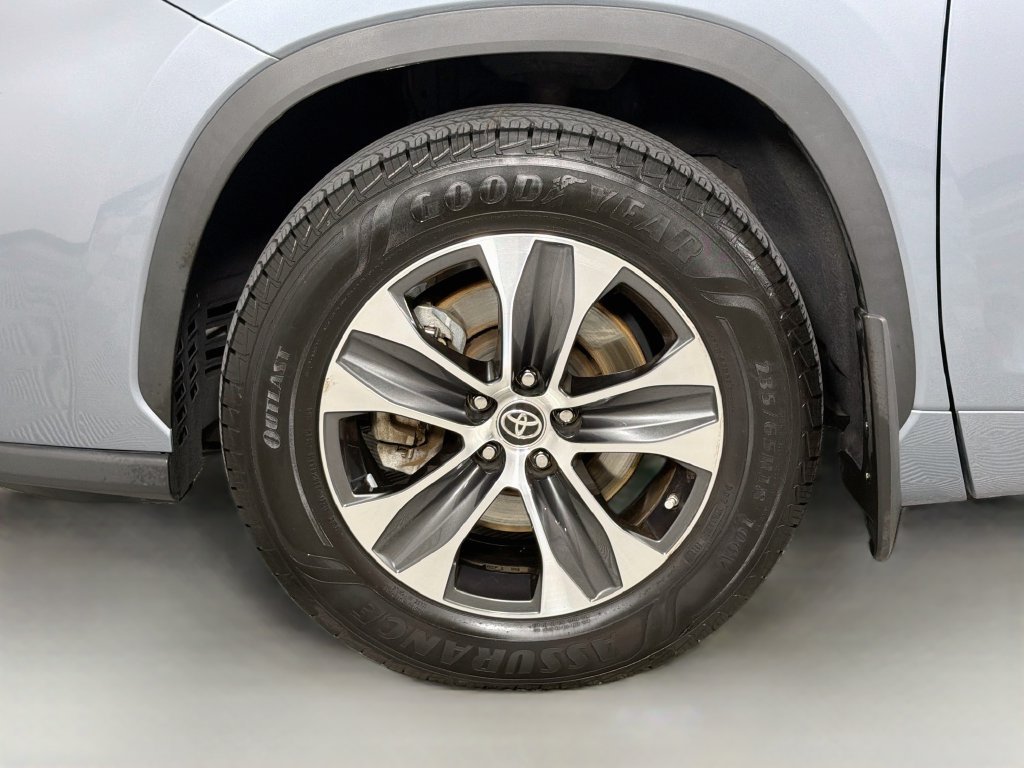 Used 2021  Toyota XLE image 33