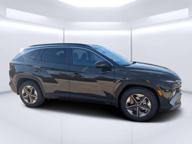 New 2026 Green Hyundai SEL FWD image 2