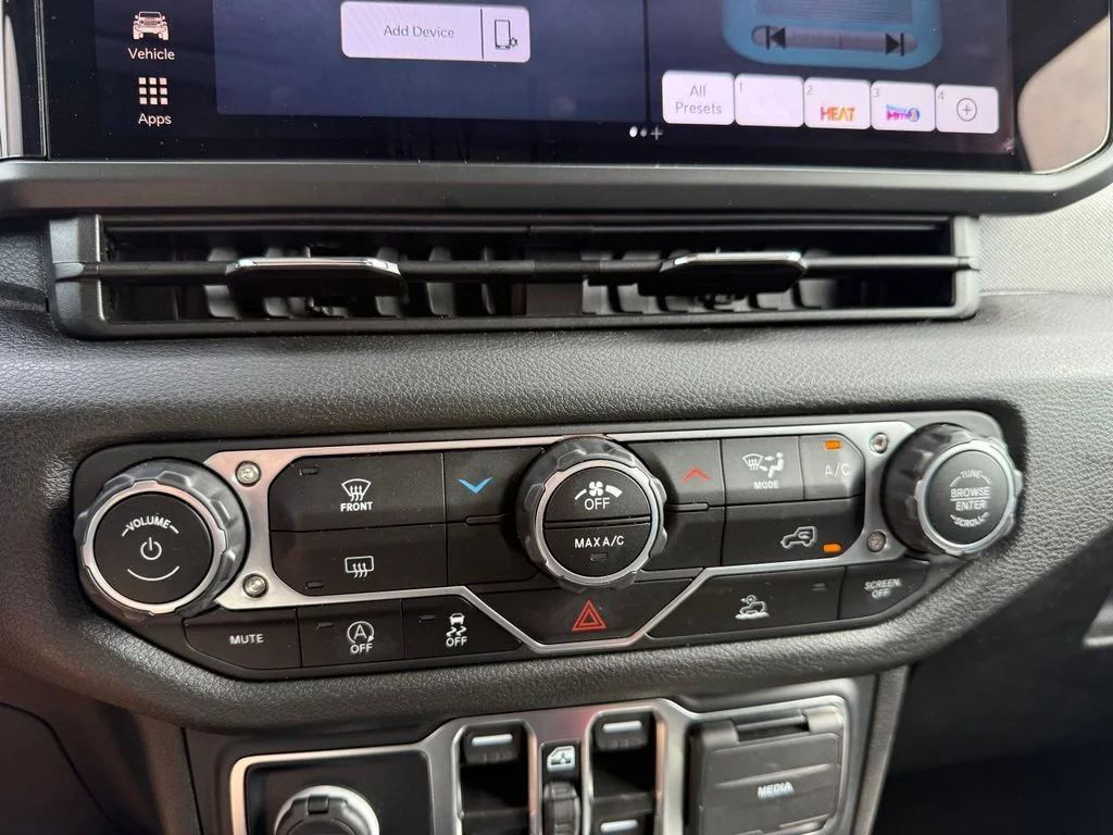 Used 2025 Black Jeep Sahara image 18