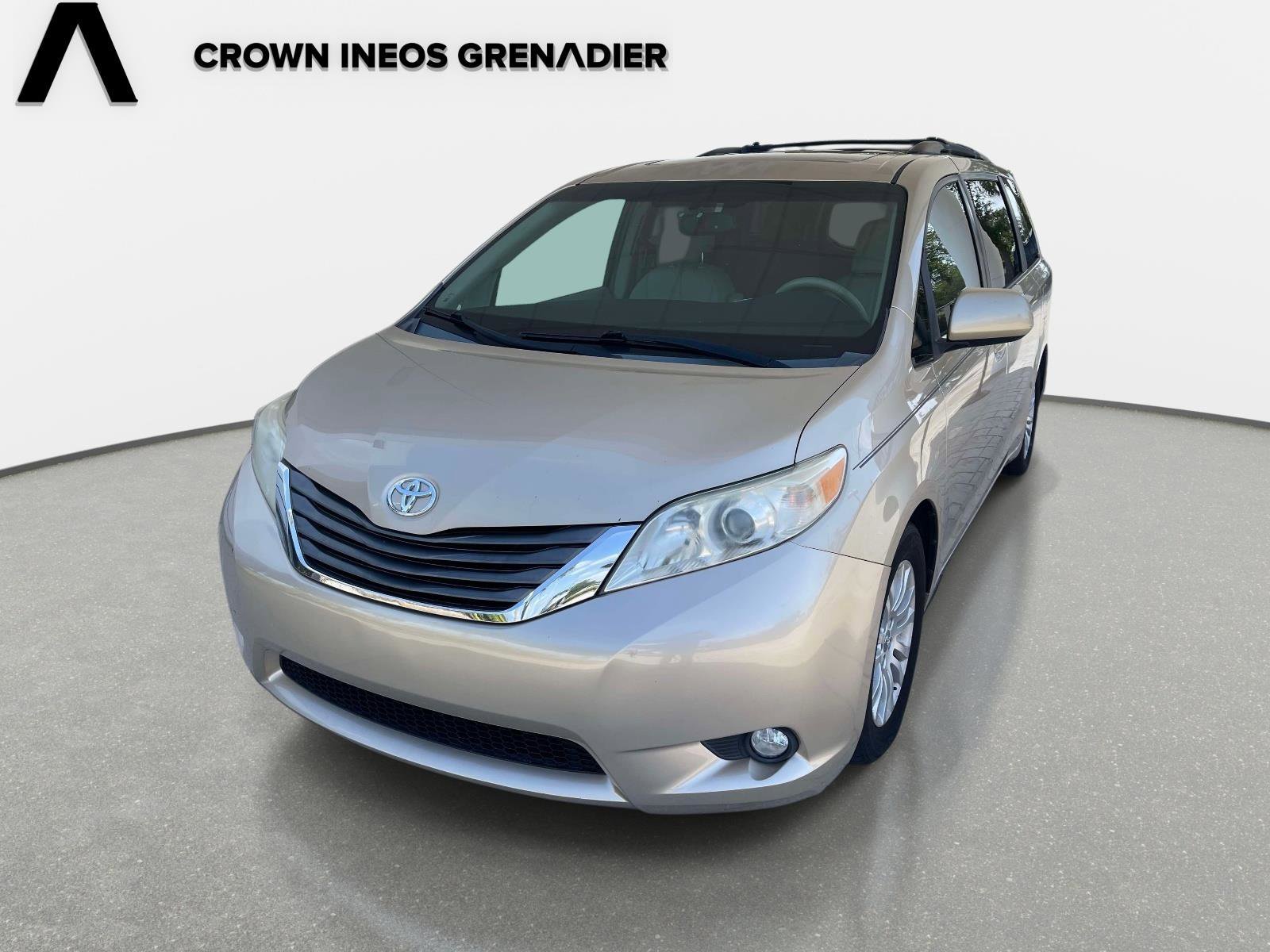 2011 Toyota Sienna XLE V6 7-Passenger Access Seat's photo