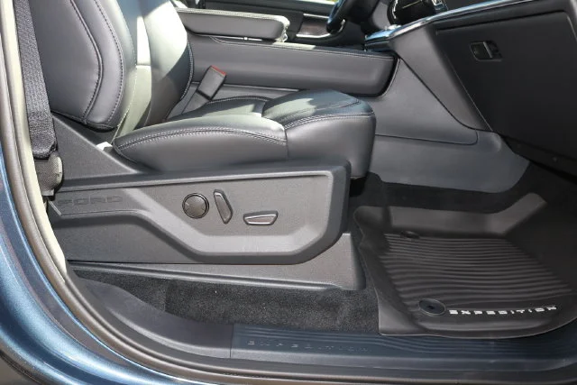 New 2027 Nocturnal Blue Metallic Ford MAX Platinum image 57