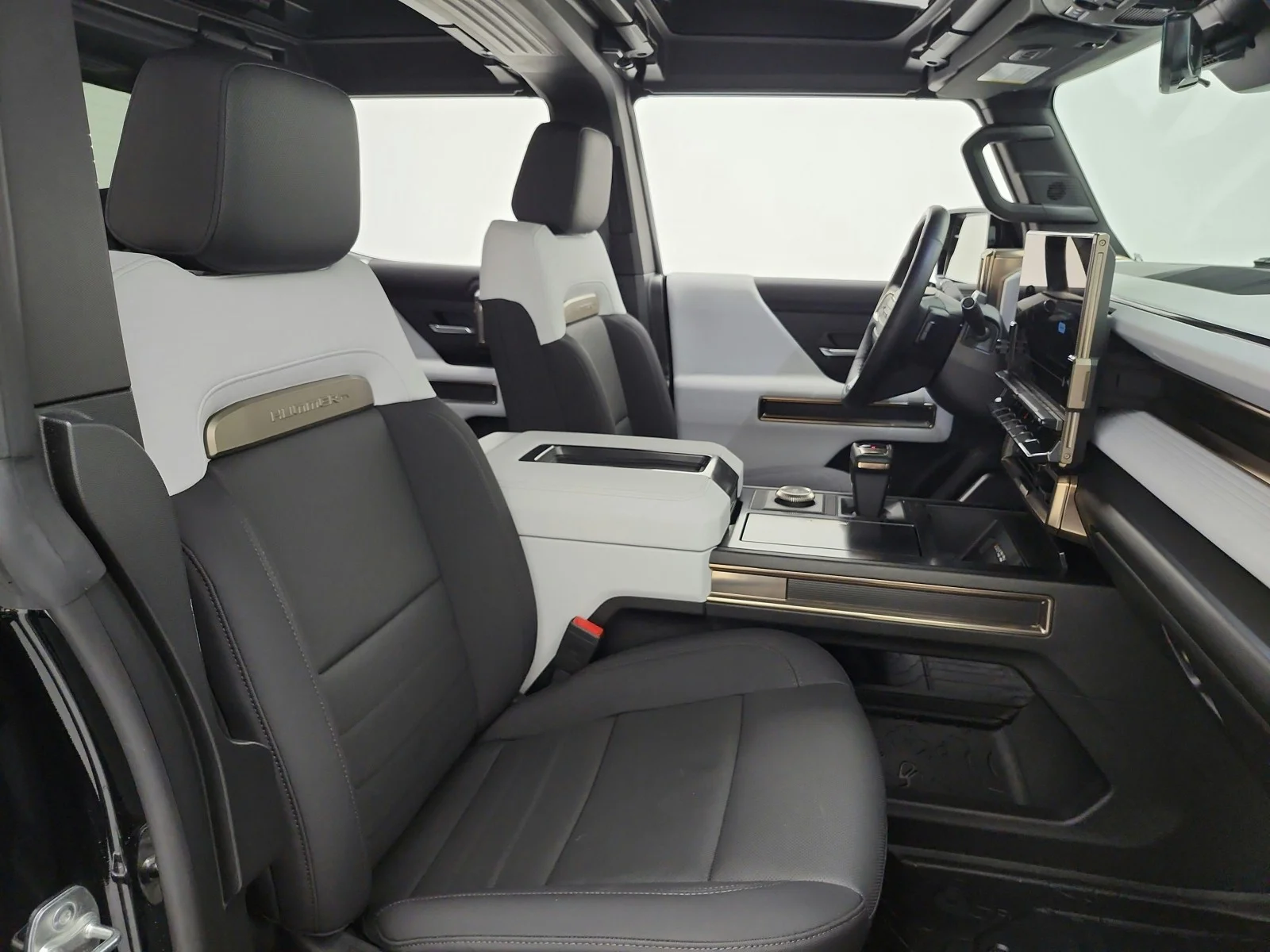 Used 2025 Void Black GMC e4WD Crew Cab 3X image 18