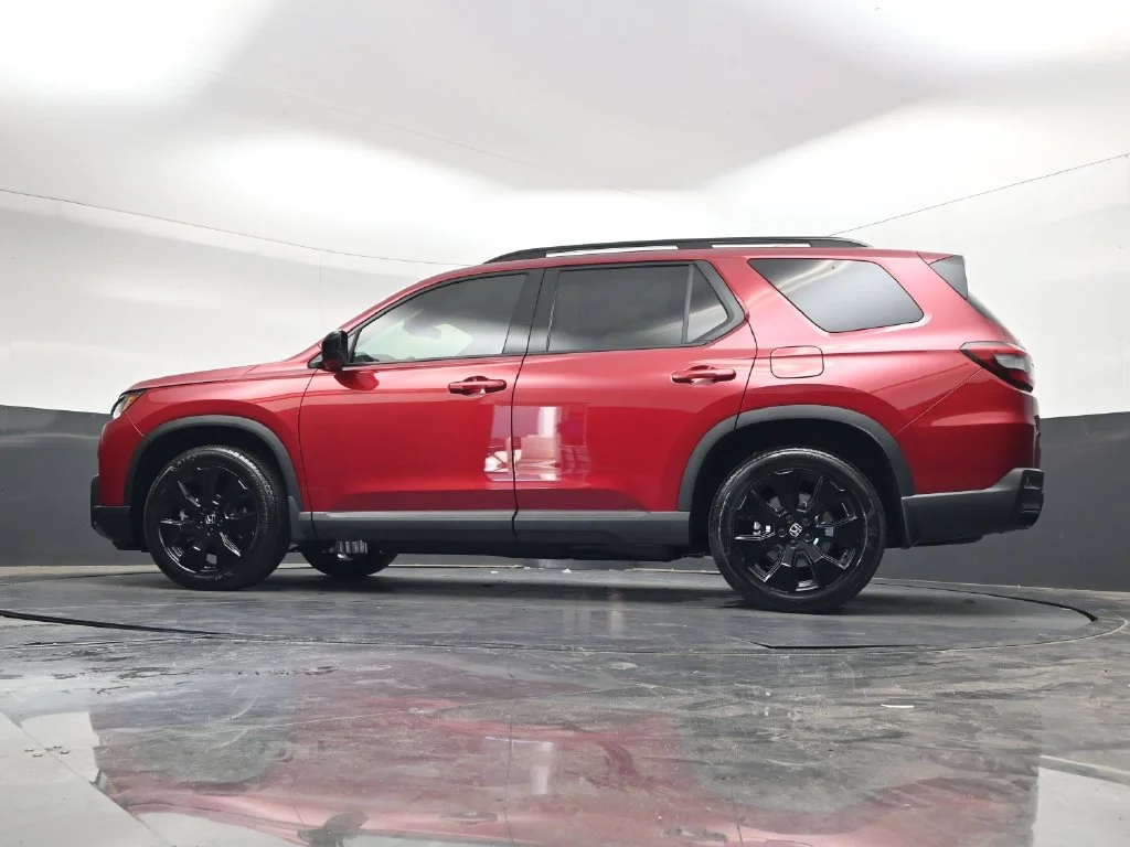 New 2026 Radiant Red Metallic II Honda Black Edition image 28