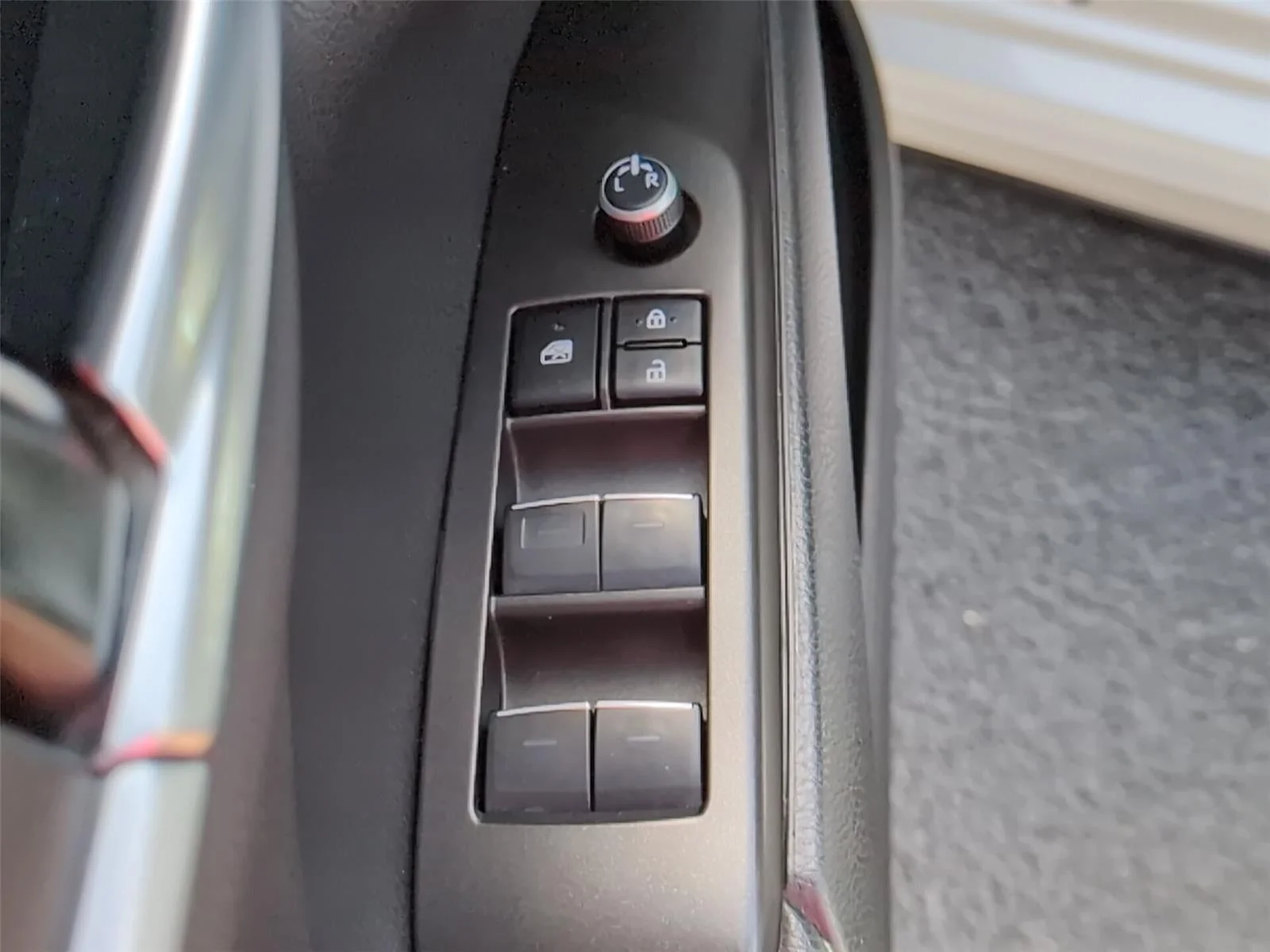 Used 2023 Wind Chill Pearl Toyota XSE image 21