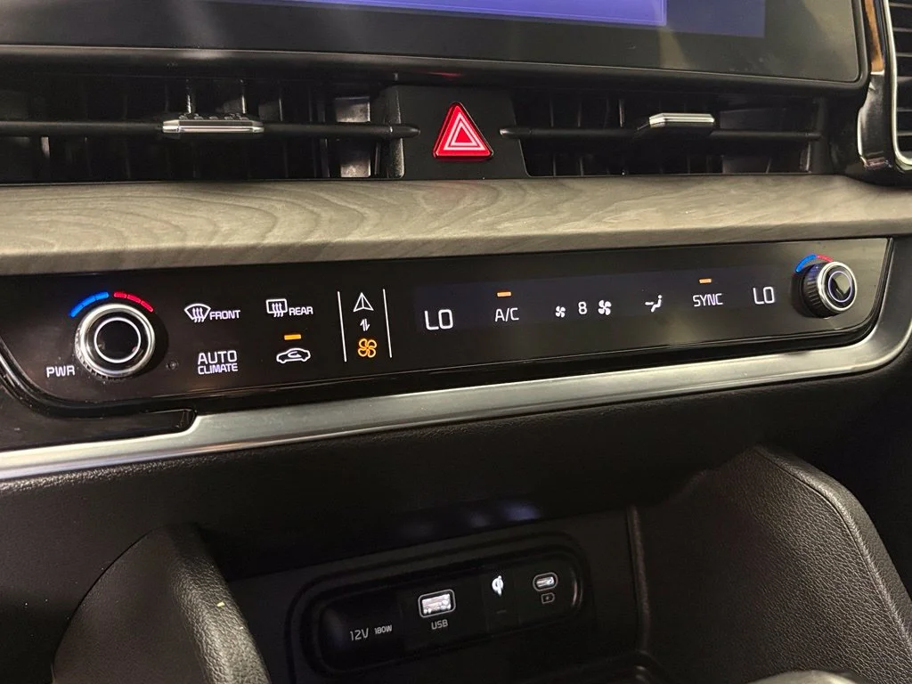 Used 2023 Black Kia X-Line image 25