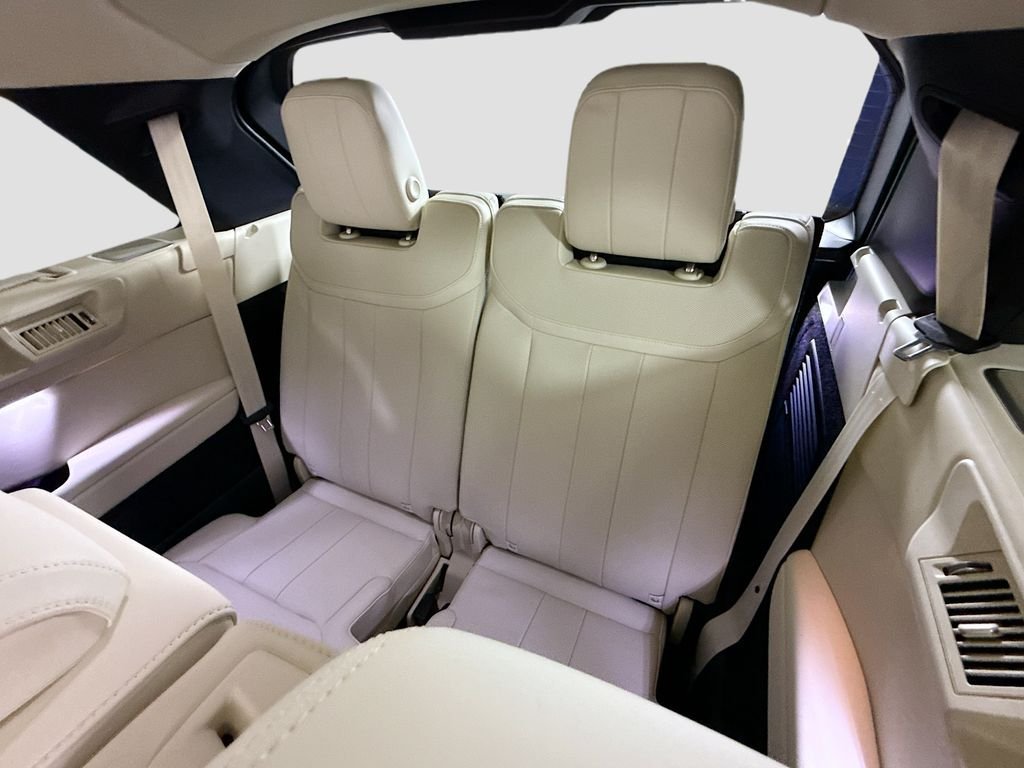 New 2026 Fuji White LAND ROVER SE 7 Seats image 23