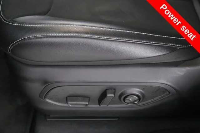 Used 2025 Gray Jeep Altitude image 18