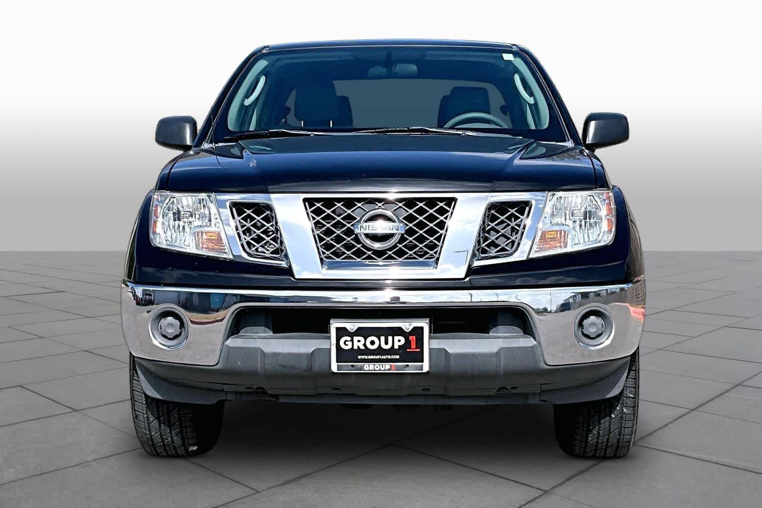 Used 2010 Super Black Nissan SE image 3
