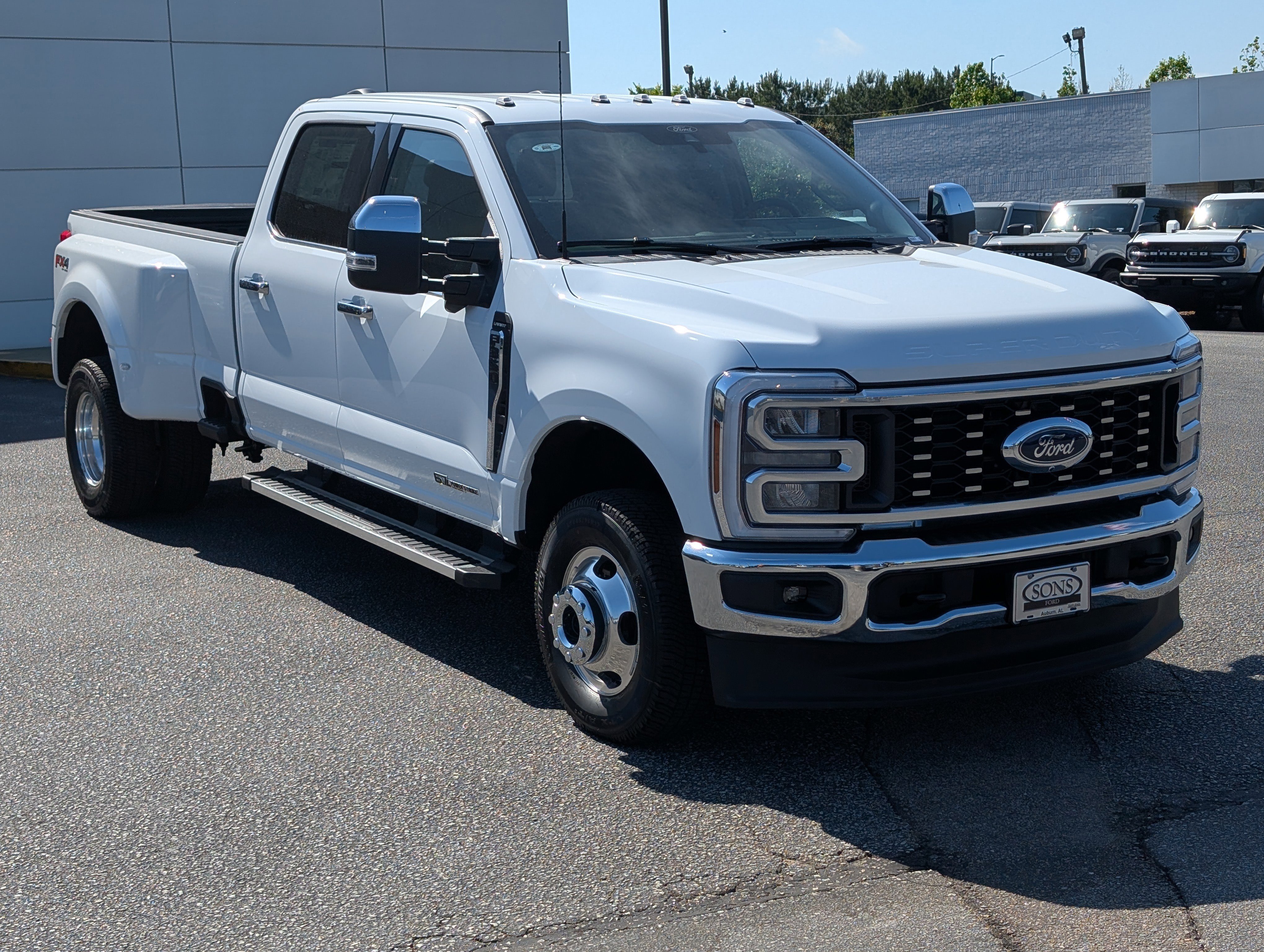 New 2026 Oxford White FORD F-350® Lariat® image 4
