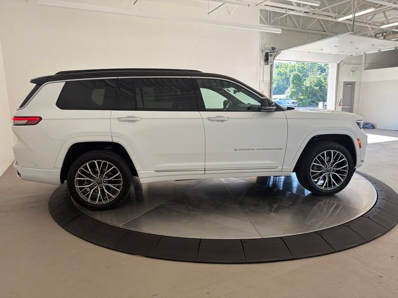 Used 2025 White Jeep Summit image 2