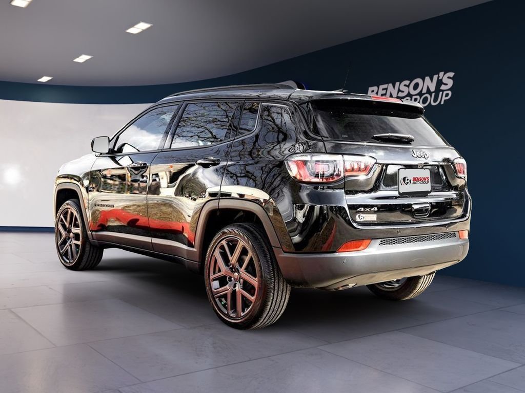 New 2026 Diamond Black Crystal Pearl-Coat Exterior Paint Jeep Limited image 5