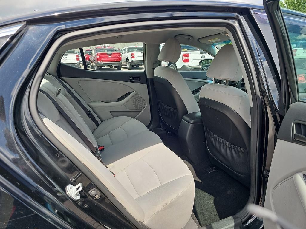 Used 2015 Black Kia LX image 11