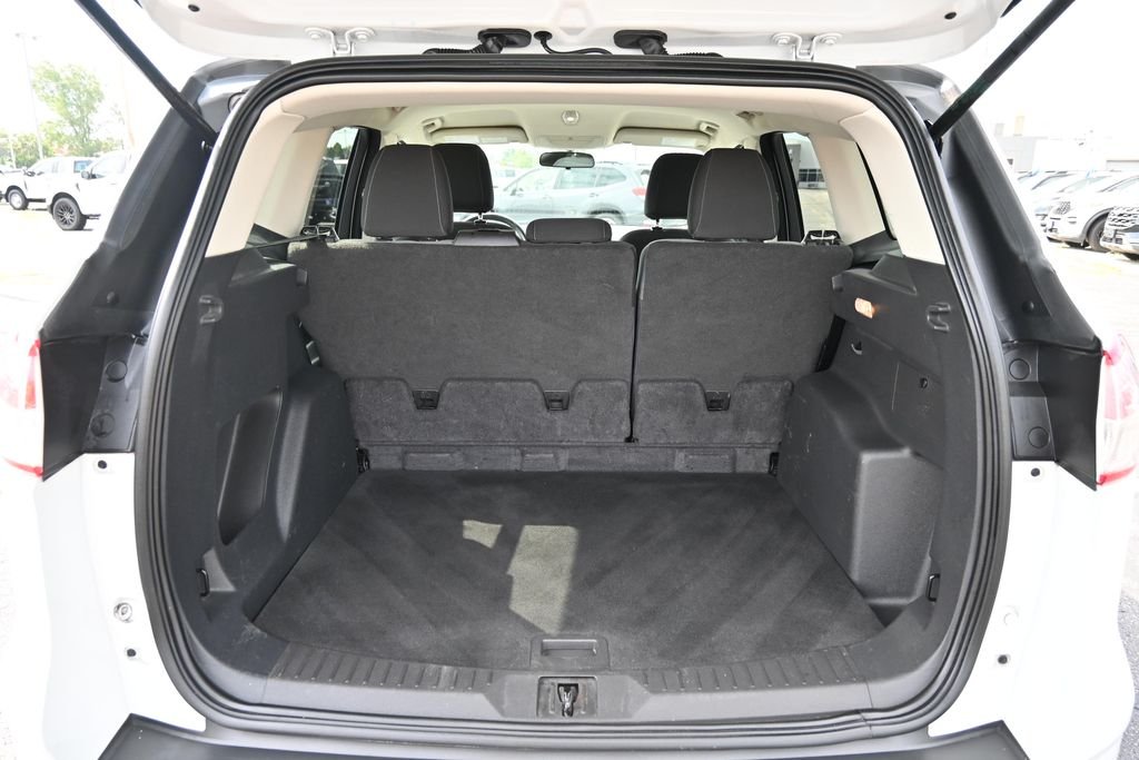 Used 2013 Oxford White Ford SE image 12