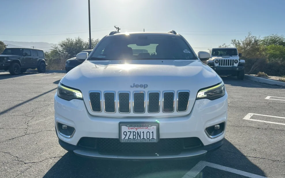 Used 2019 White Jeep Limited image 2