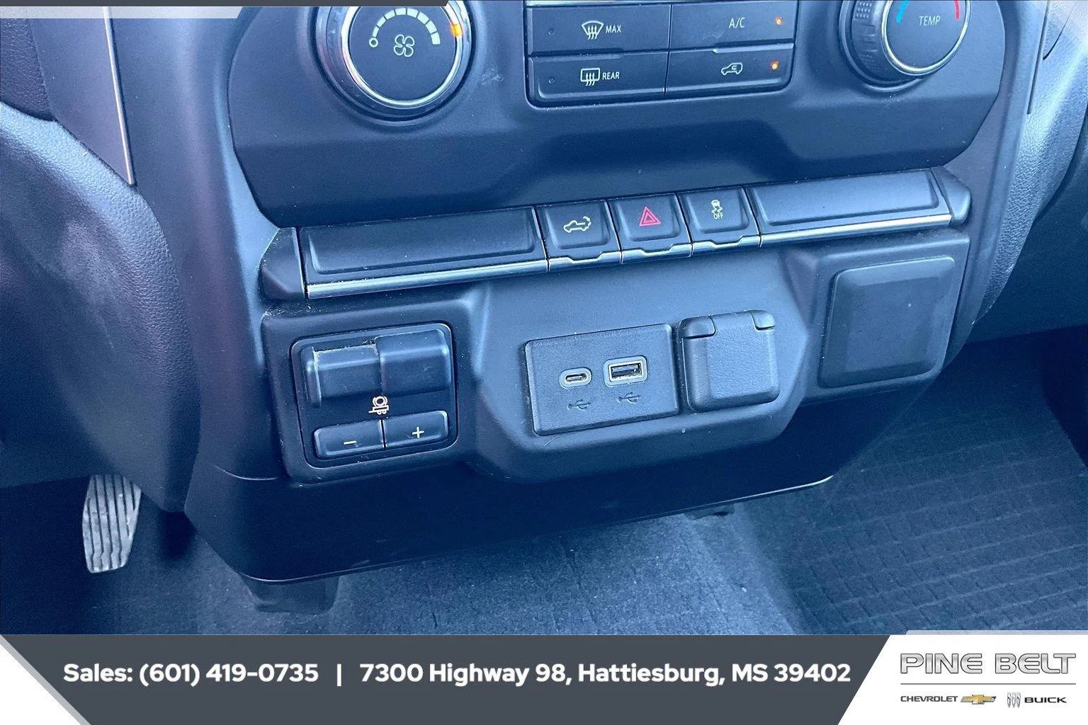 Used 2021 Summit White Chevrolet Custom image 24