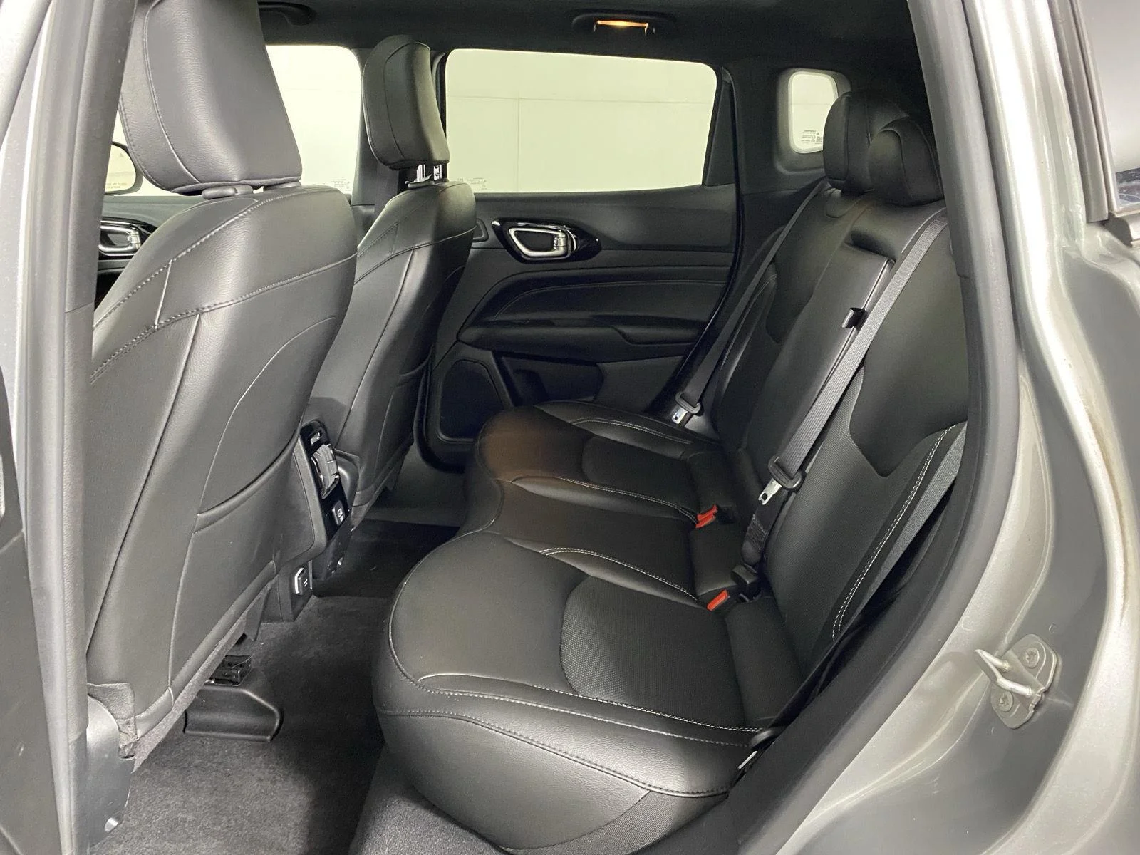 Used 2022 Billet Silver Metallic Clearcoat Jeep High Altitude image 25