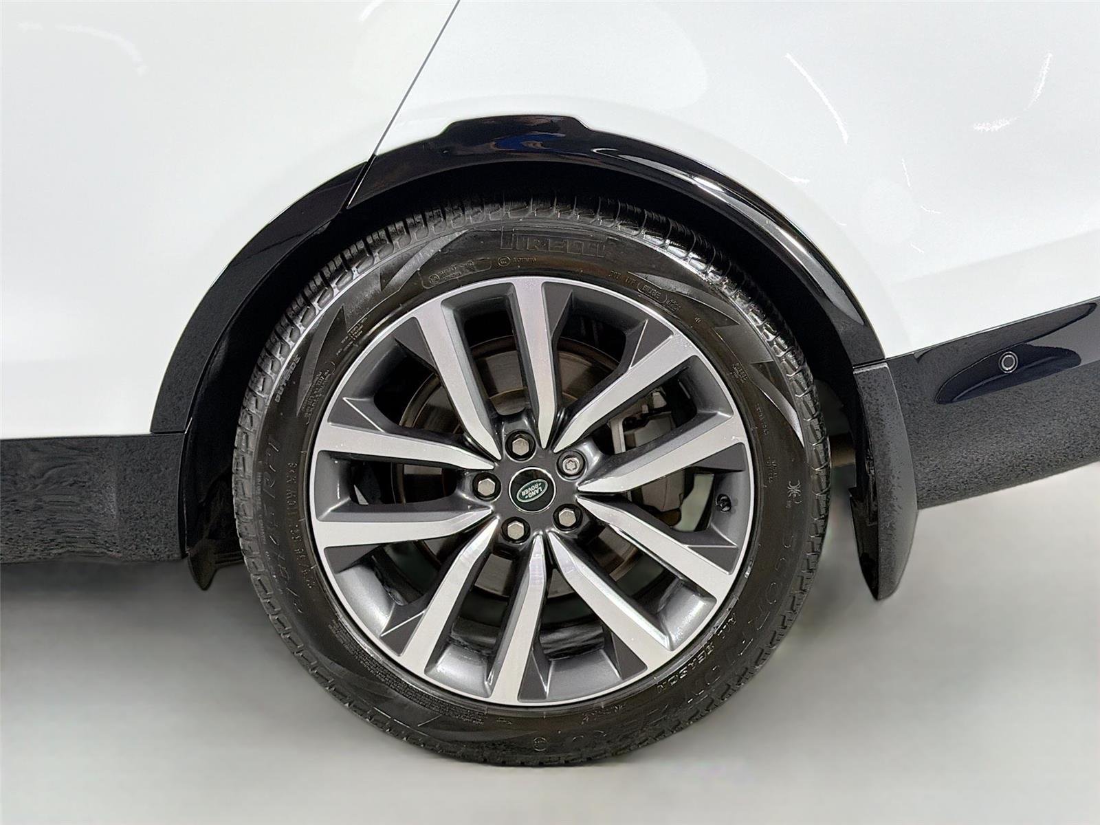 Certified Used 2024 Fuji White Land Rover Dynamic SE image 31