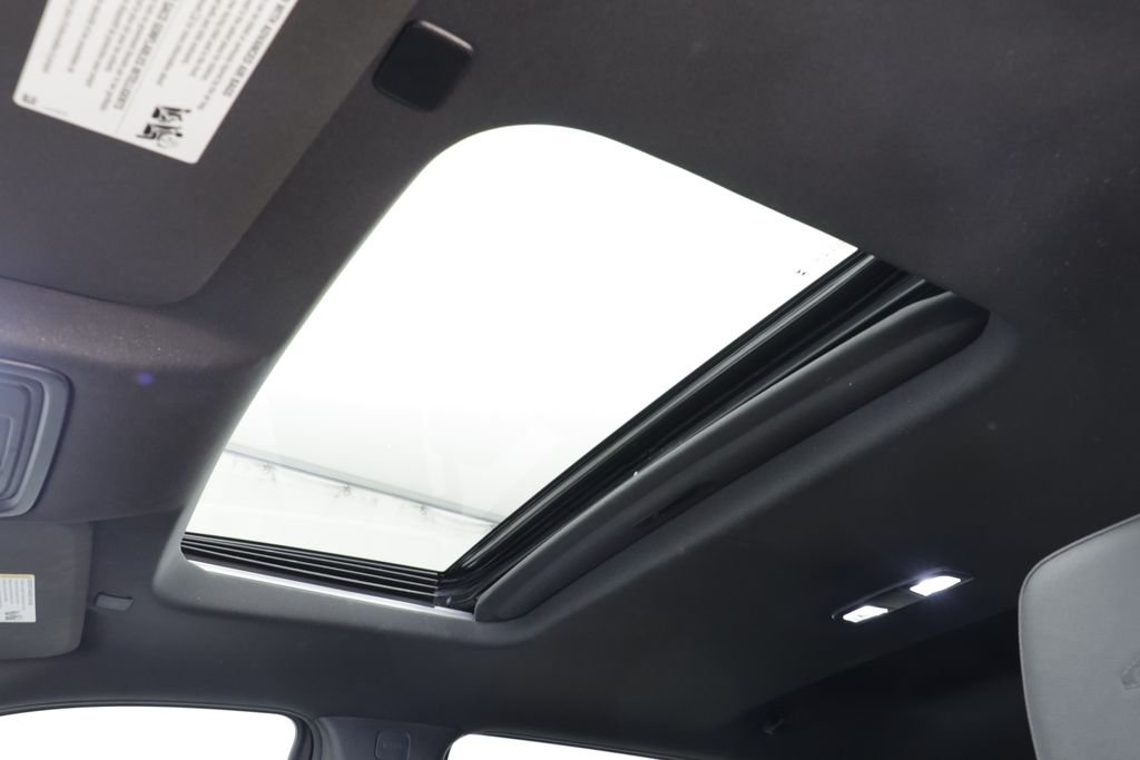Used 2023 White GMC AT4 image 14
