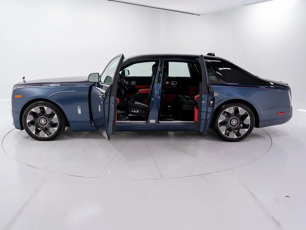 Used 2026 Black Diamond over Iguazu Blue Rolls-Royce  image 9