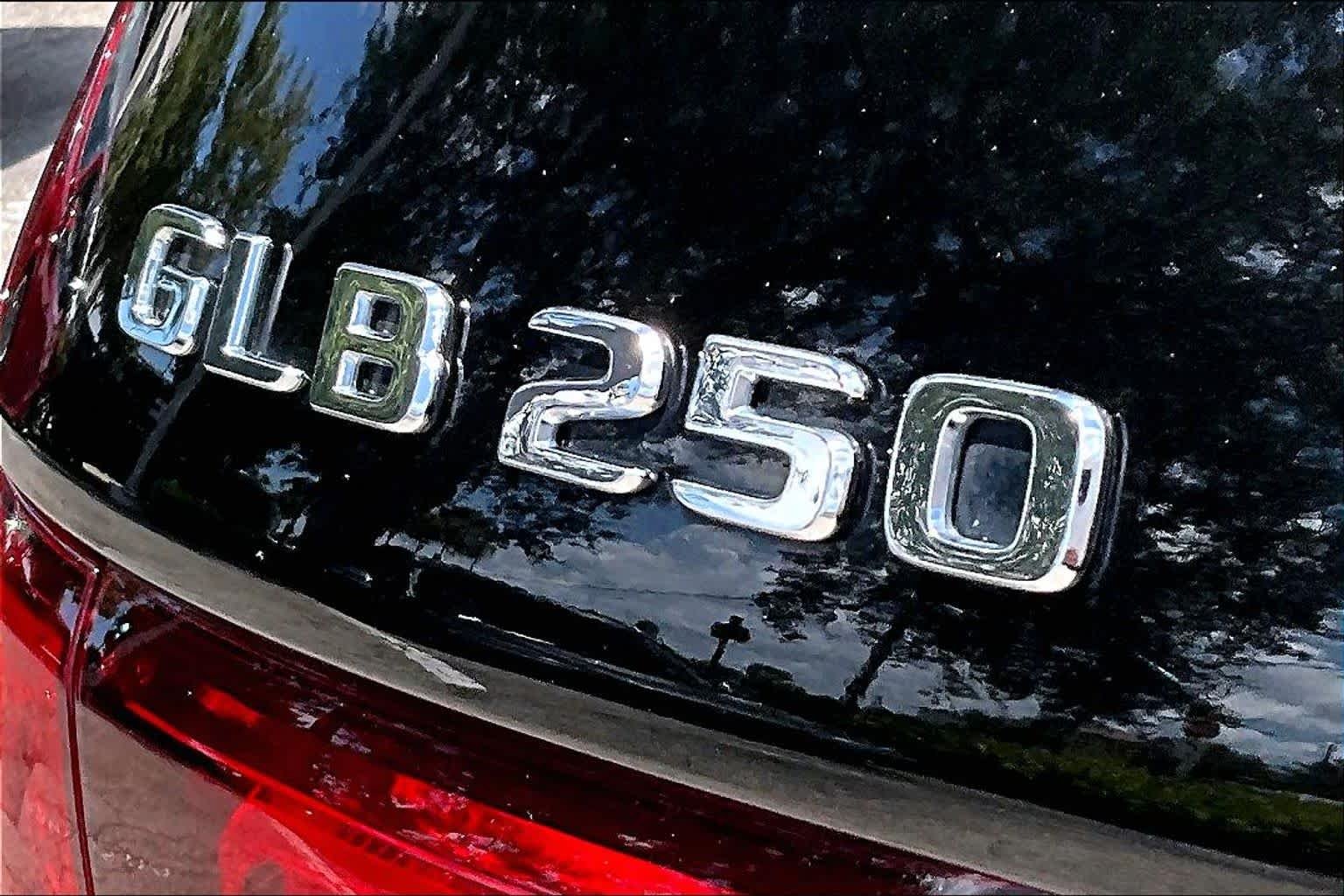 Used 2023 Night Black Mercedes-Benz GLB 250 image 10
