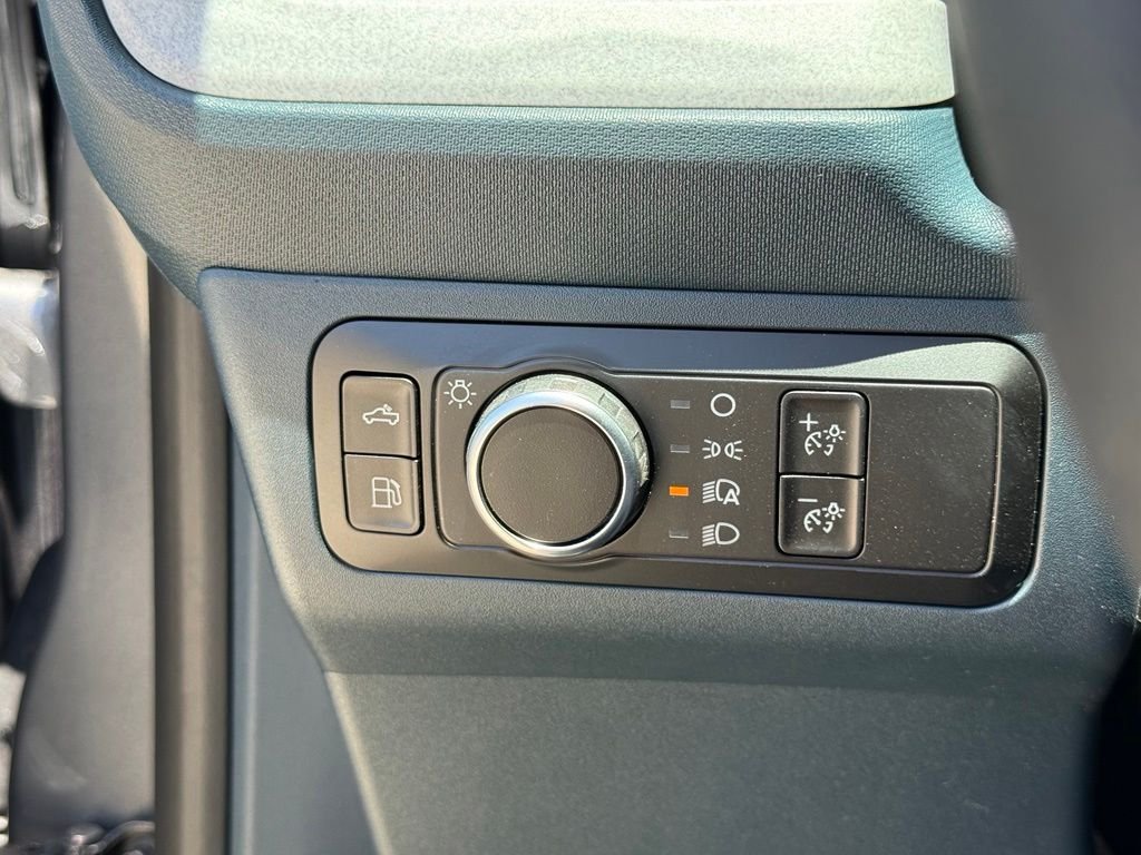 New 2026 Carbonized Gray Metallic Ford XLT image 12