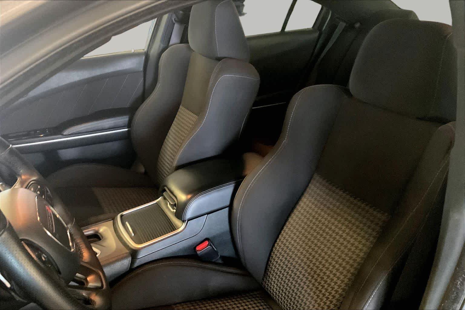Used 2023 Granite Pearlcoat Dodge R/T image 7