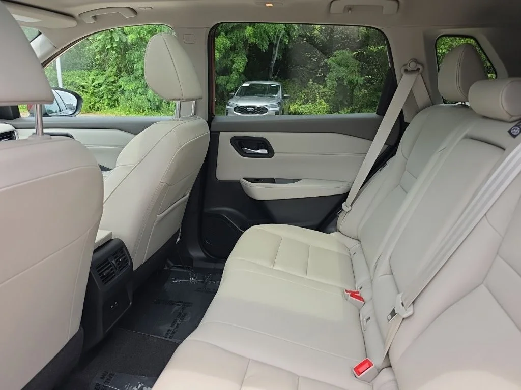 Used 2023 Red Nissan SL image 11