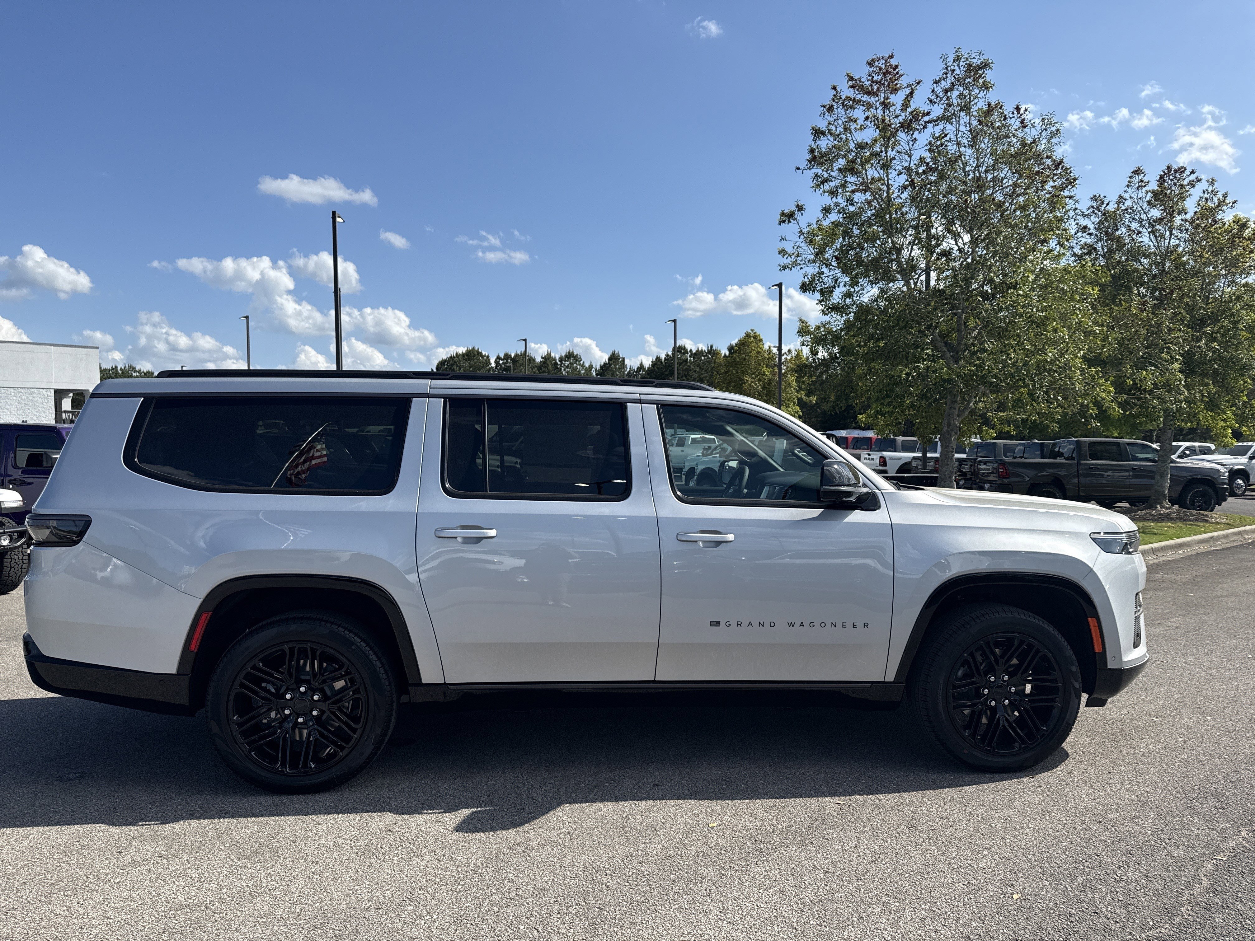 New 2026 Silver-Zynith Exterior Paint Jeep Limited Reserve image 8