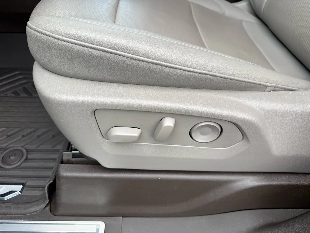 2023 Chevrolet Silverado 1500 LTZ - Photo 19