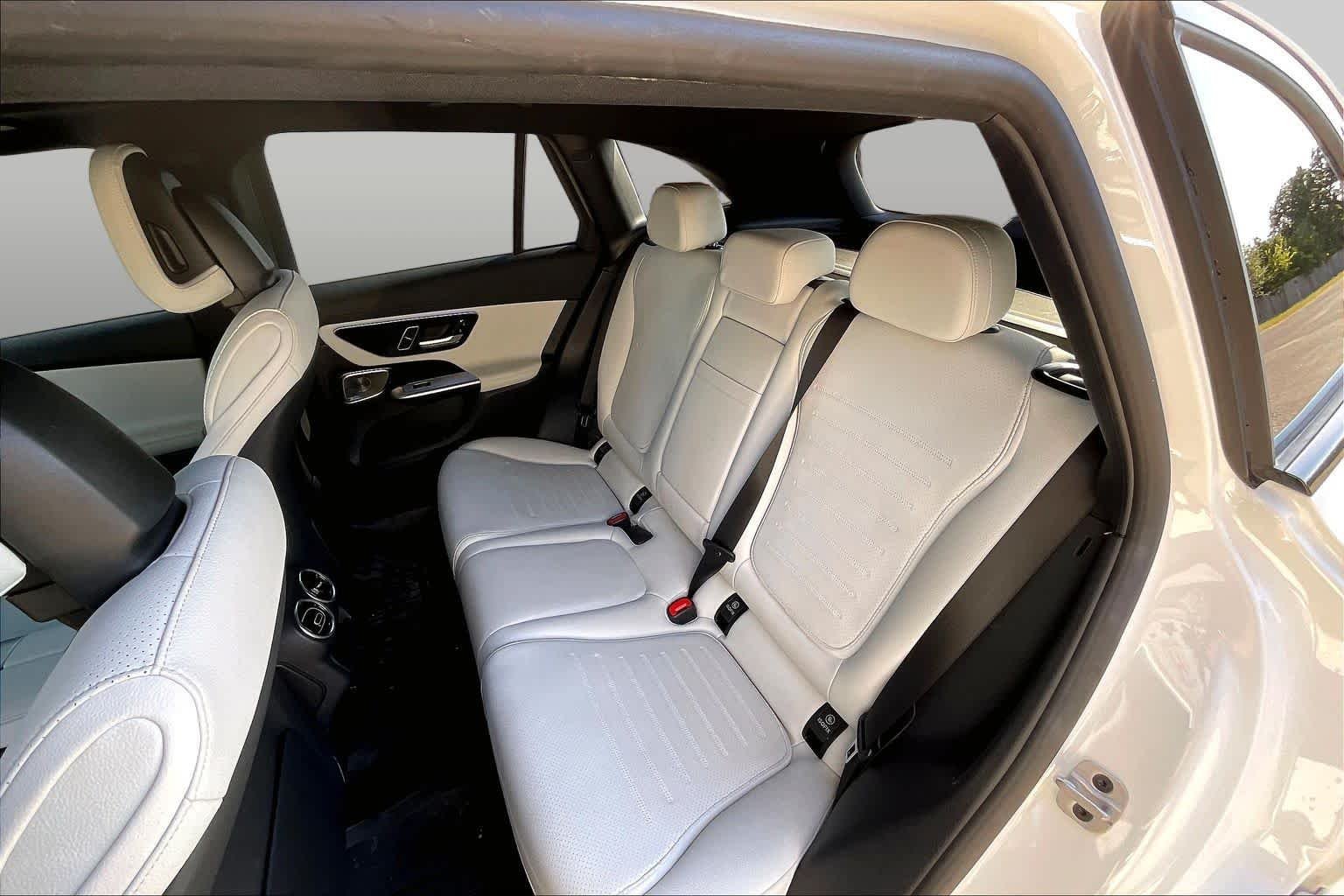 Used 2023 Polar White Mercedes-Benz GLC 300 image 20