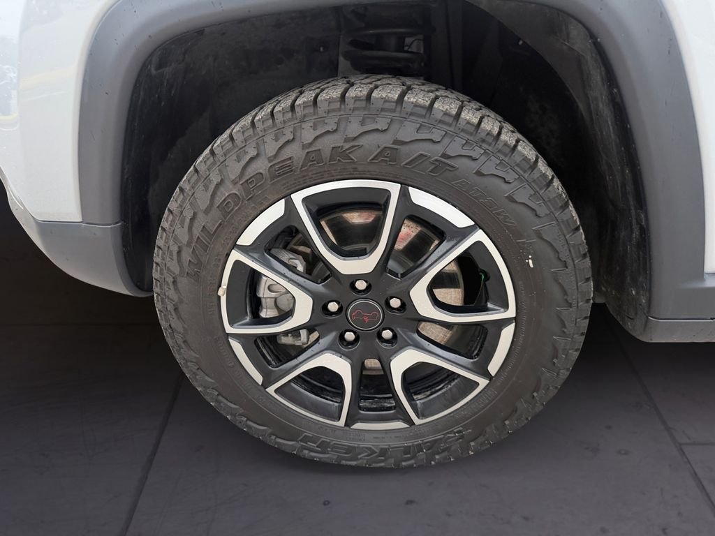 Used 2025 Silver Jeep Trailhawk image 9