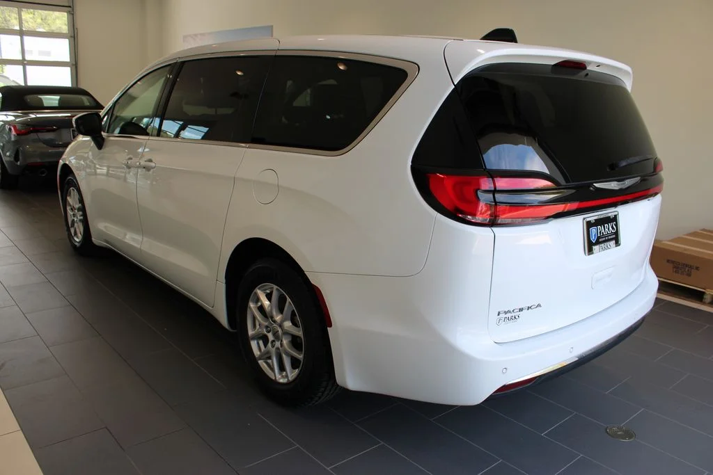 Used 2023 Bright White Clearcoat Chrysler Touring L image 34