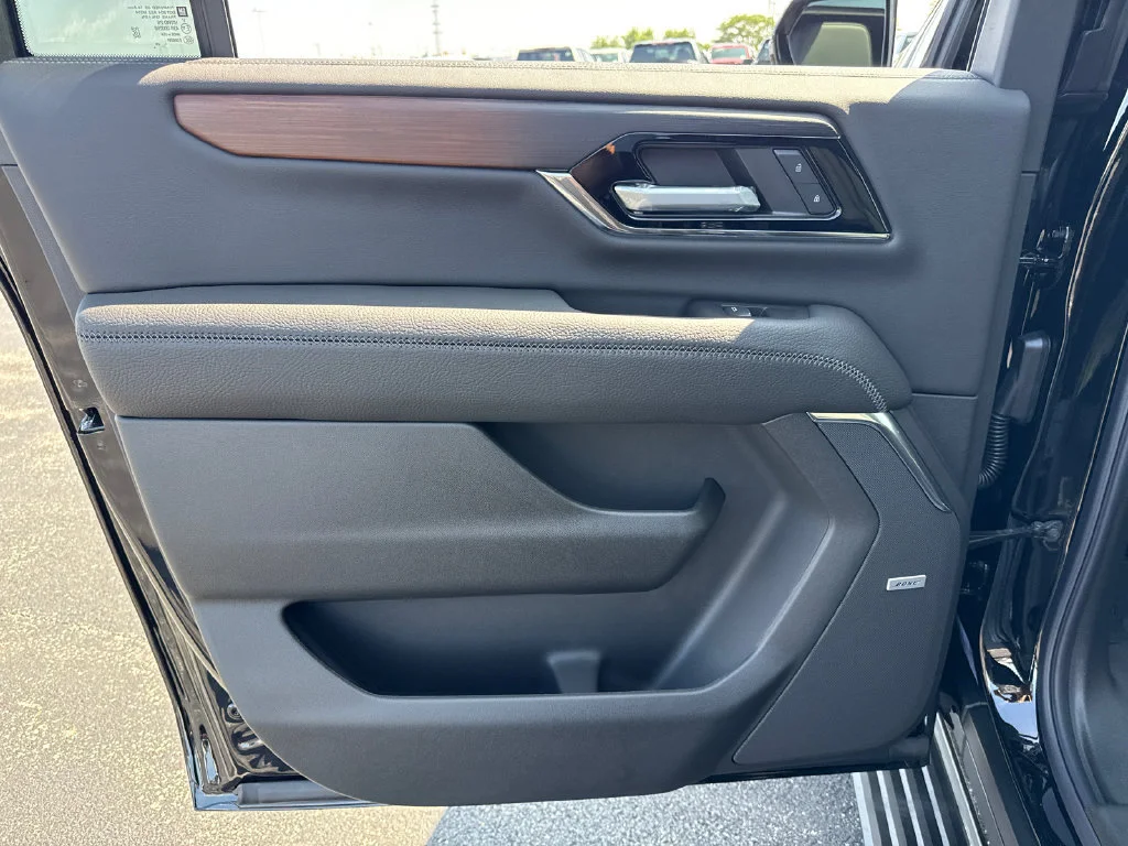 2026 GMC Yukon XL Denali - Photo 31