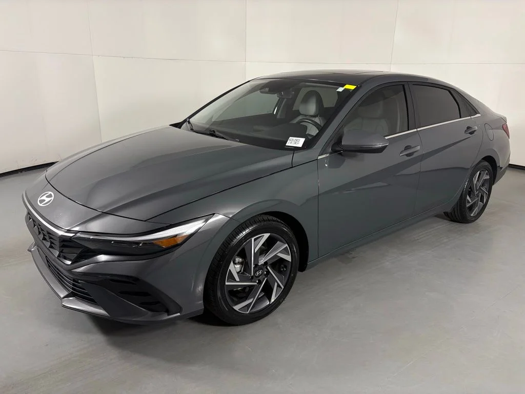 Used 2025 Gray Hyundai Limited image 4