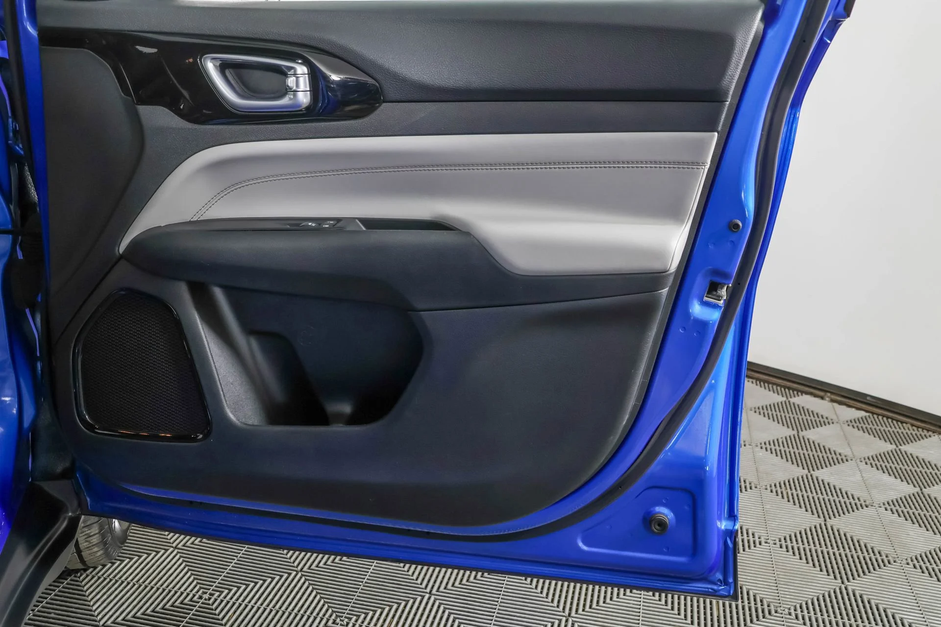 Used 2023 Blue Jeep Limited image 46